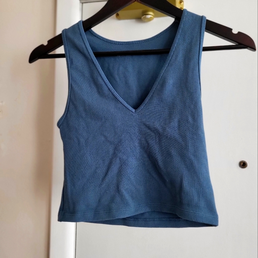 Abercrombie & Fitch Ribbed Vneck Cropped Tank